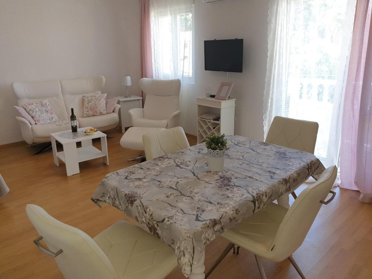 Apartments Mare Banjol Εξωτερικό φωτογραφία