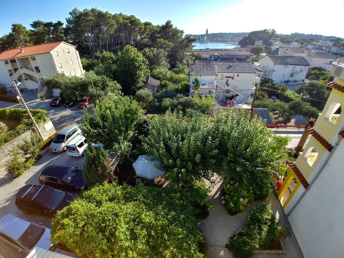 Apartments Mare Banjol Εξωτερικό φωτογραφία